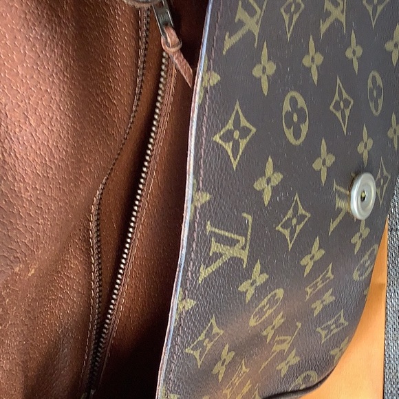 LOUIS VUITTON BAG - Picture 10 of 14